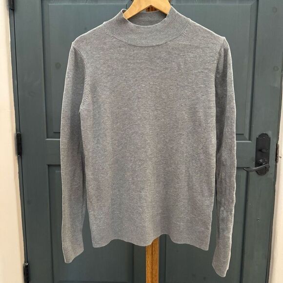 NWOT Old Navy (L) light gray fitted mock neck sweater - Picture 1 of 4